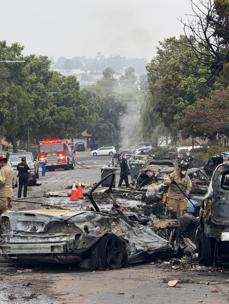 Plane crash enter residential street for California, cause big fire