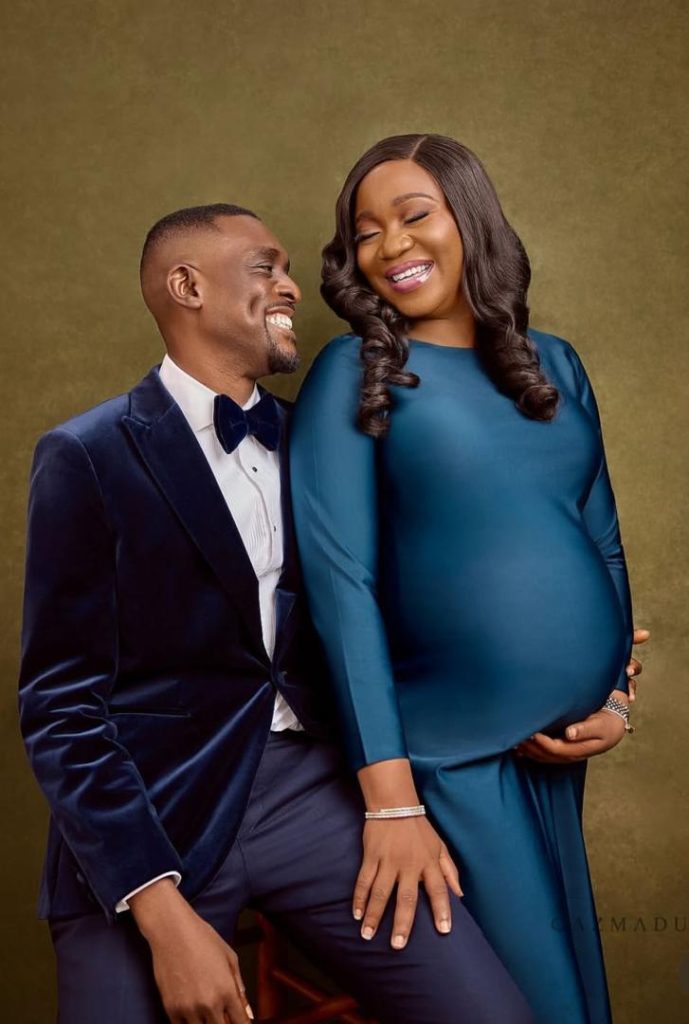 One Arise TV person don drop update as how good news land for inside em house.. the news just dey sweet em body e no fit hid am alone…