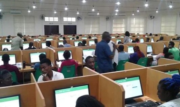 Over 200,000 students don score pass 200 for JAMB UTME resit