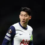 Fear Women oo. Son Heung when be Tottenham Captain don carry matter go tell police as one woman dey yarn am Tori when him no understand o..it’s like she wan use one kind thing yab the guy o. See as e dey hot for down…