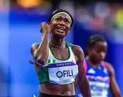 Agba Record Breaker… Nigerian girl don go break record o.. see the miracle when our very own Favour Ofili go perform..