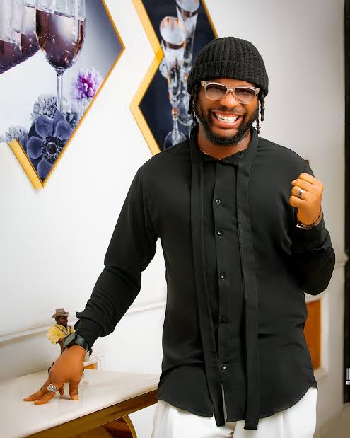 One person when dey ontop breeze don drop one question dey ask people how them dey take get chance go AMVCA… Na the post dey down …