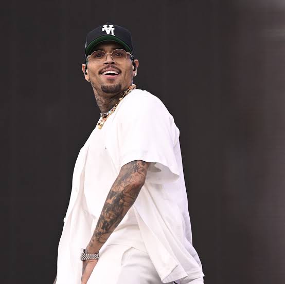 American musician, Chris Brown don get bail for London court after dem charge am say e do “unprovoked attack” for nightclub for 2023.