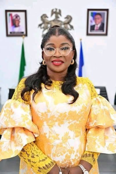 Cross River House of Assembly don suspend LGA Chairlady over allegation say she dey misuse office and chop government money