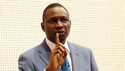 “Yahoo boys don bring us national disgrace – Dem dey wash money for politicians” – EFCC oga, Ola Olukoyede talk