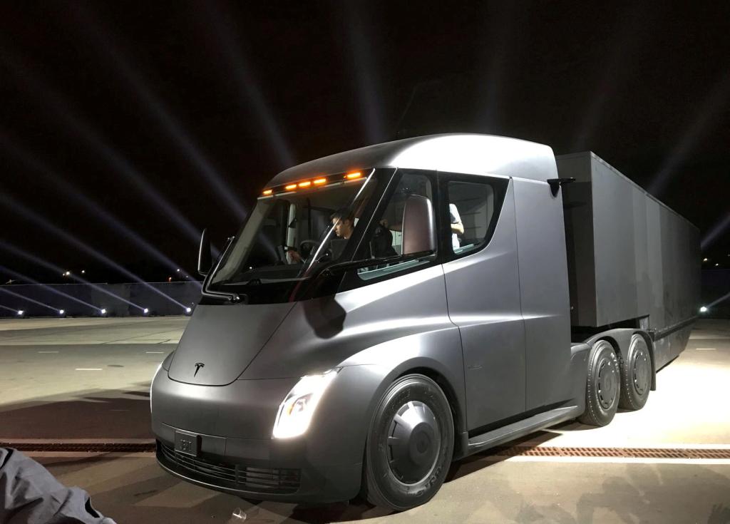 Couple Killed in First Fatal Crash Involving Tesla’s New Electric Semi Truck