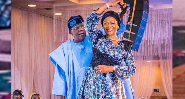 Tinubu Jokes About First Lady, Calls Her “Iya Alakara” at Presidential Press Corps Dinner